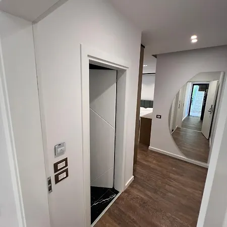 Apartment Hrs 1 *